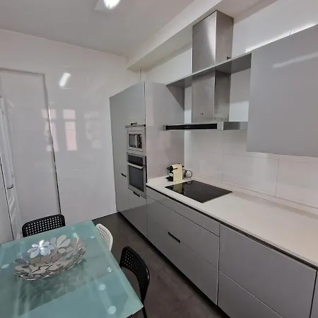 Centrico Piso Con Patio Y Garaje A Coruña
