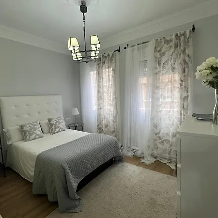 Centrico Piso Con Patio Y Garaje Apartmán A Coruña
